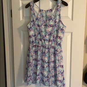 Olive + Oak Sleeveless Cocktail Dress 🍸